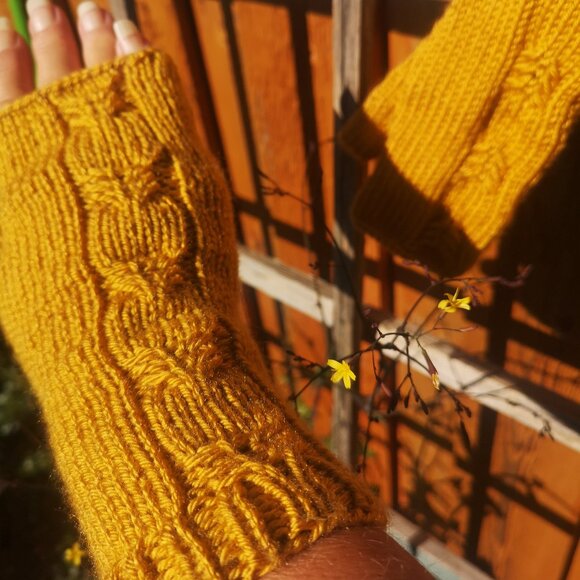 Handmade Knitted Fingerless Seamless Texting Gloves Mittens golden yellow  Gift - Picture 8 of 9